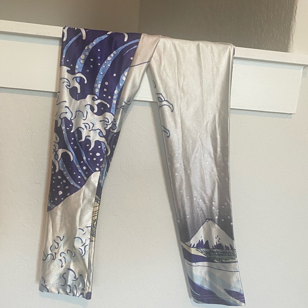 The Great Wave off Kanagawa Leggings